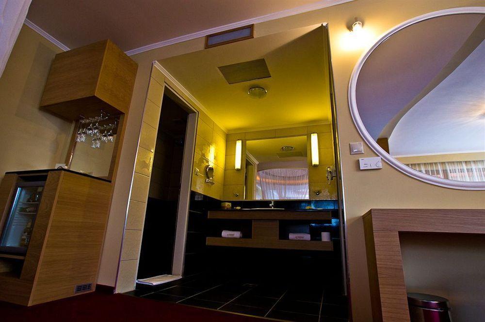 Erdospuszta Club Hotel Fenyves Debreţin Exterior foto