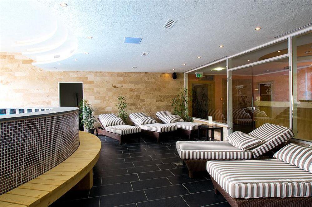 Erdospuszta Club Hotel Fenyves Debreţin Exterior foto