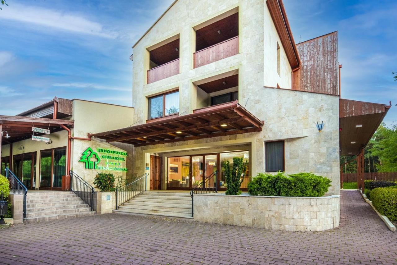 Erdospuszta Club Hotel Fenyves Debreţin Exterior foto