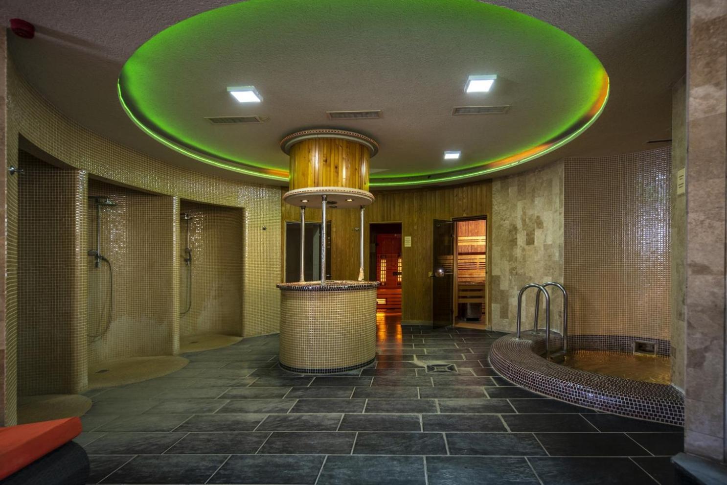 Erdospuszta Club Hotel Fenyves Debreţin Exterior foto